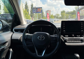 Подержанный автомобиль Toyota Corolla Sedan 2019 года (14 фото)