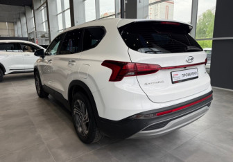 Подержанный автомобиль Hyundai Santa Fe 2021 года (7 фото)