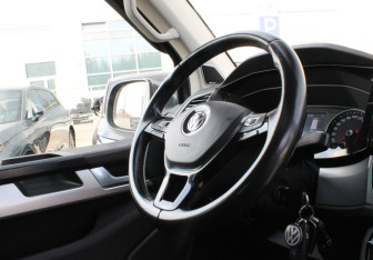 Подержанный автомобиль Volkswagen Multivan 2019 года (13 фото)
