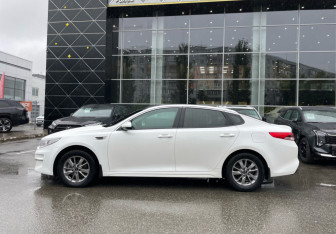 Подержанный автомобиль Kia Optima Sedan 2018 года (8 фото)