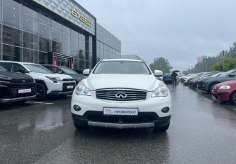 Подержанный автомобиль Infiniti QX50 2014 года (2 фото)