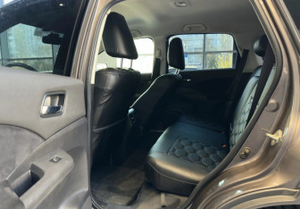 Подержанный автомобиль Honda CR-V 2012 года (14 фото)