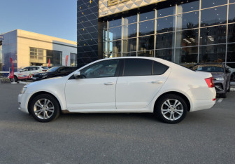 Подержанный автомобиль Skoda Octavia Liftback 2013 года (8 фото)