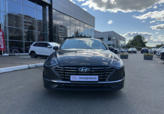 Подержанный автомобиль Hyundai Sonata 2020 года (2 фото)