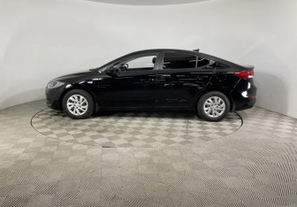 Подержанный автомобиль Hyundai Elantra Sedan 2017 года (7 фото)