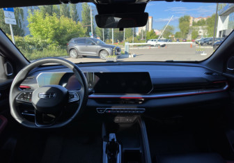Подержанный автомобиль Geely Coolray 2024 года (13 фото)