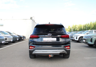 Подержанный автомобиль Hyundai Santa Fe 2019 года (5 фото)