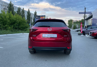 Подержанный автомобиль Mazda CX-5 2017 года (6 фото)