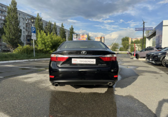 Подержанный автомобиль Lexus ES 2014 года (6 фото)