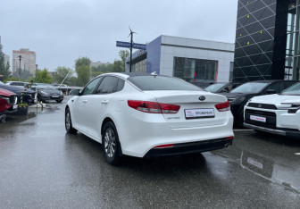 Подержанный автомобиль Kia Optima Sedan 2018 года (7 фото)