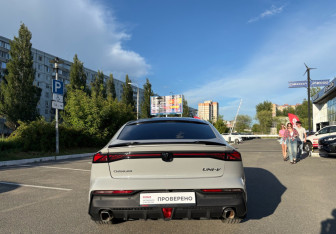 Подержанный автомобиль Changan UNI-V 2024 года (6 фото)