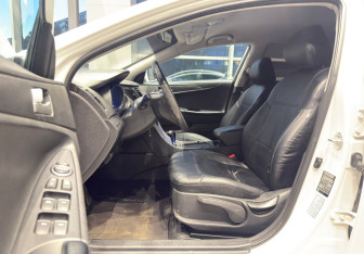 Подержанный автомобиль Hyundai Sonata 2012 года (2 фото)