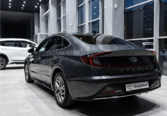 Подержанный автомобиль Hyundai Sonata 2021 года (8 фото)