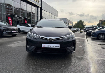 Подержанный автомобиль Toyota Corolla Sedan 2018 года (2 фото)