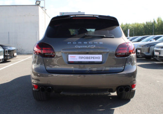 Подержанный автомобиль Porsche Cayenne 2013 года (5 фото)