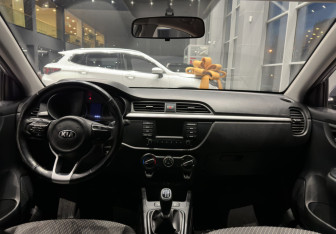 Подержанный автомобиль Kia Rio Hatchback 2019 года (13 фото)