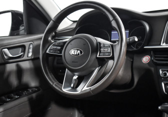 Подержанный автомобиль Kia Optima Sedan 2019 года (14 фото)