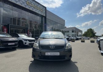 Подержанный автомобиль Toyota Auris Hatchback 2010 года (2 фото)