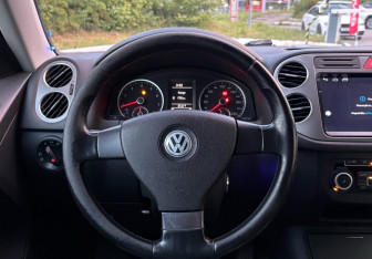Подержанный автомобиль Volkswagen Tiguan 2010 года (14 фото)