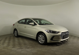 Подержанный автомобиль Hyundai Elantra Sedan 2018 года (3 фото)