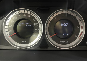 Подержанный автомобиль Volvo XC70 2011 года (13 фото)
