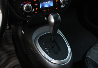 Подержанный автомобиль Nissan Juke 2011 года (12 фото)