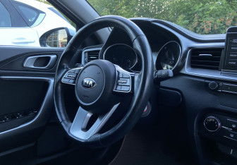 Подержанный автомобиль Kia Ceed Hatchback 2019 года (14 фото)