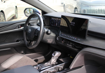Подержанный автомобиль Toyota Camry Sedan 2024 года (8 фото)