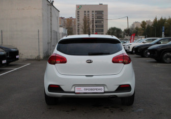 Подержанный автомобиль Kia Ceed Hatchback 2014 года (4 фото)
