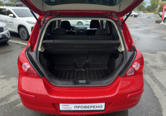 Подержанный автомобиль Nissan Tiida Hatchback 2012 года (17 фото)