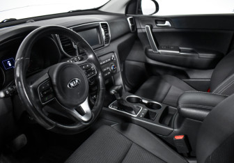 Подержанный автомобиль Kia Sportage 2018 года (9 фото)