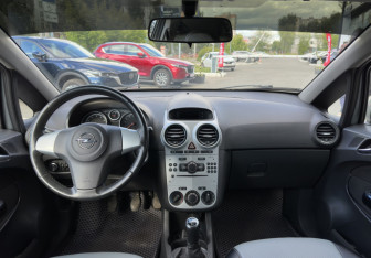 Подержанный автомобиль Opel Corsa 2011 года (11 фото)