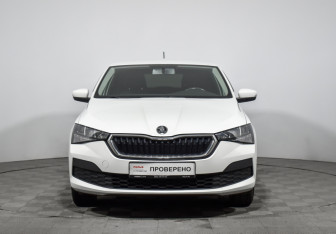 Подержанный автомобиль Skoda Rapid Liftback 2020 года (2 фото)