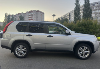 Подержанный автомобиль Nissan X-Trail 2011 года (4 фото)