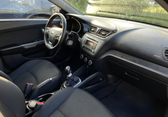 Подержанный автомобиль Kia Rio Sedan 2017 года (10 фото)