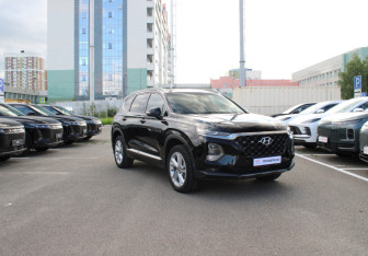 Подержанный автомобиль Hyundai Santa Fe 2019 года (3 фото)