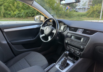 Подержанный автомобиль Skoda Octavia Liftback 2013 года (10 фото)
