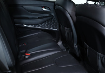 Подержанный автомобиль Hyundai Santa Fe 2019 года (20 фото)