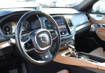 Подержанный автомобиль Volvo XC90 2017 года (7 фото)