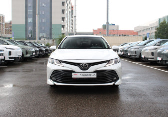 Подержанный автомобиль Toyota Camry Sedan 2018 года (2 фото)