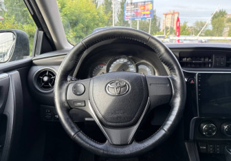 Подержанный автомобиль Toyota Corolla Sedan 2018 года (14 фото)