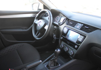 Подержанный автомобиль Skoda Octavia Liftback 2018 года (8 фото)