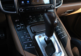 Подержанный автомобиль Porsche Cayenne 2013 года (13 фото)