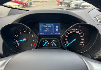 Подержанный автомобиль Ford Kuga 2014 года (16 фото)