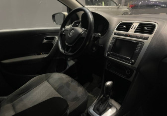 Подержанный автомобиль Volkswagen Polo Sedan 2017 года (9 фото)