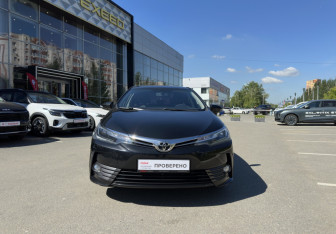 Подержанный автомобиль Toyota Corolla Sedan 2018 года (2 фото)