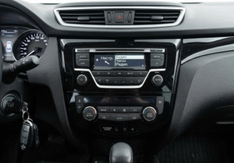 Подержанный автомобиль Nissan Qashqai 2017 года (12 фото)