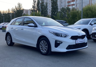 Подержанный автомобиль Kia Ceed Hatchback 2019 года (3 фото)