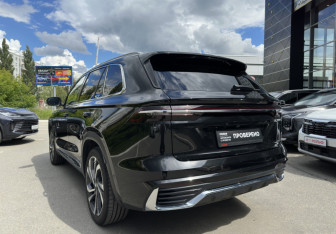 Подержанный автомобиль Geely Monjaro 2023 года (7 фото)