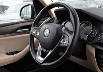 Подержанный автомобиль BMW X3 2020 года (15 фото)